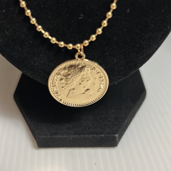 Three layer gold necklace with pearled and coin charms - Picture 3 of 4